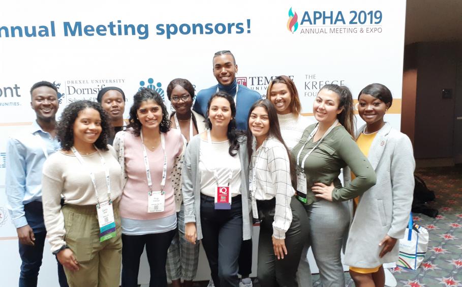 11 students posing for a picture at APHA 2019